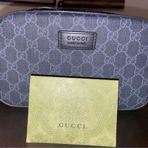 Gucci Purse, little to no use, basically brand new